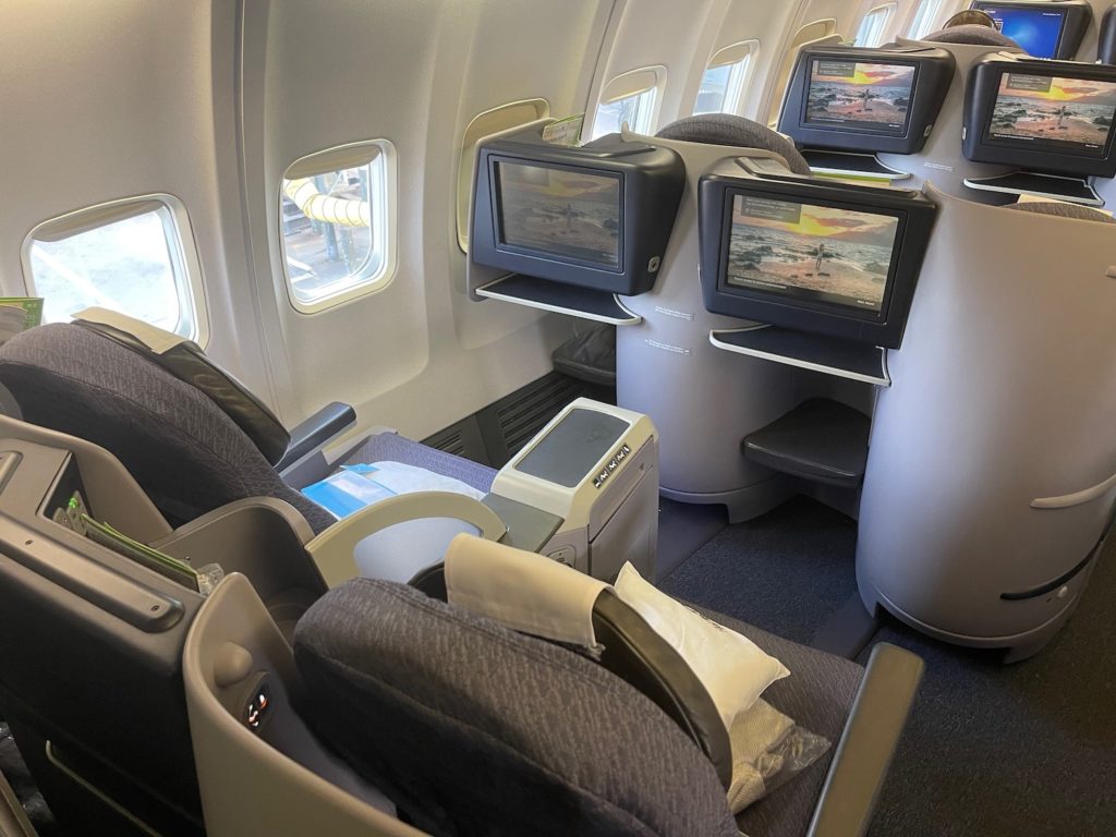 Review: United Airlines 757-200 Business Class - Live and Let's Fly