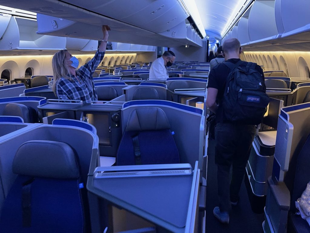 Review: United Airlines 787-10 Polaris Business Class [2021] - Live and ...