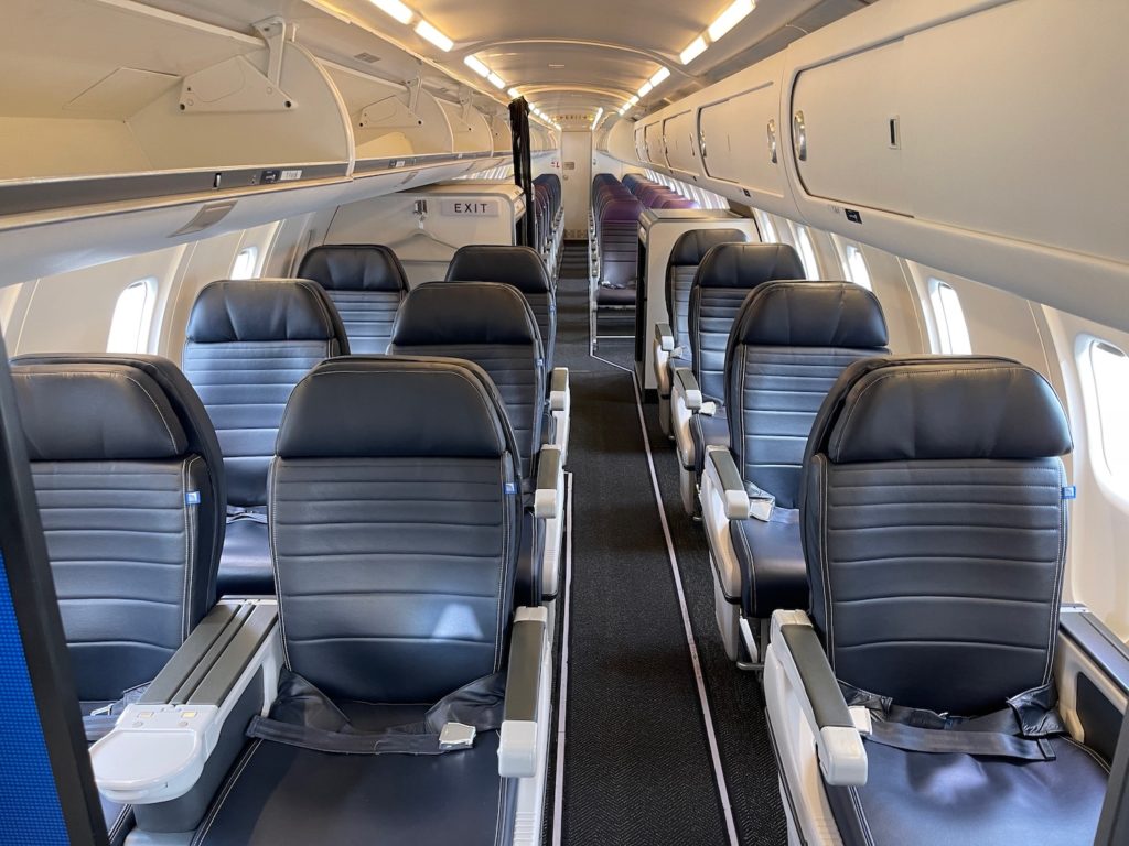 Review: United Airlines CRJ-550 First Class - Live and Let's Fly