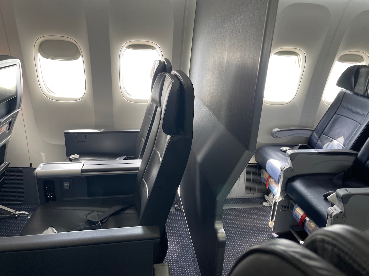 Premium Economy − Travel information − American Airlines