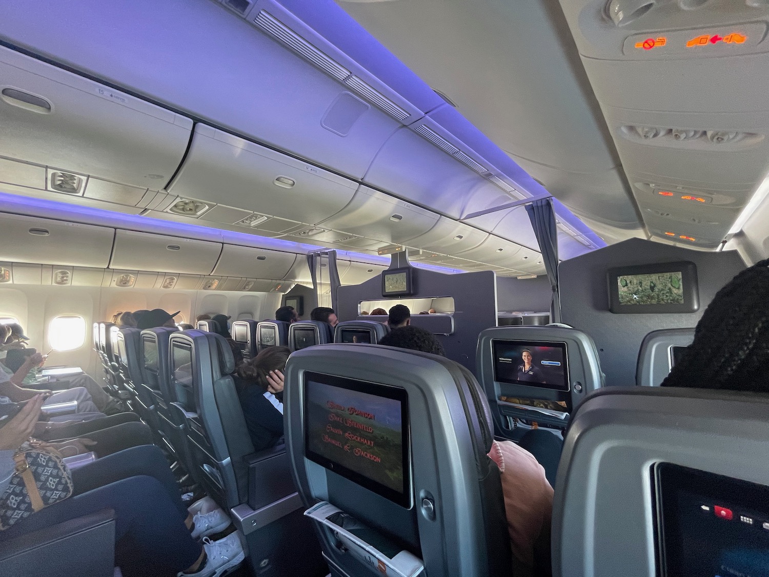 American Airlines Premium Economy: What to Expect - NerdWallet