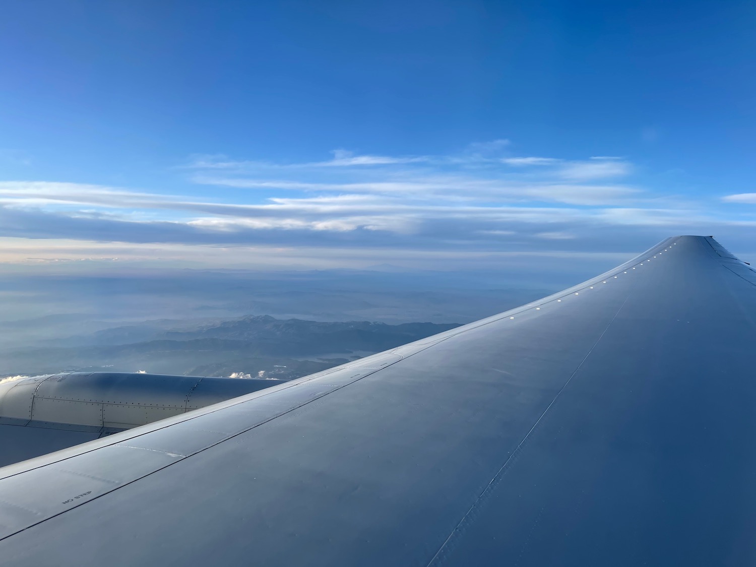 an wing of an airplane