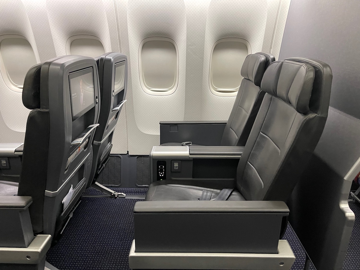 Premium Economy − Travel information − American Airlines