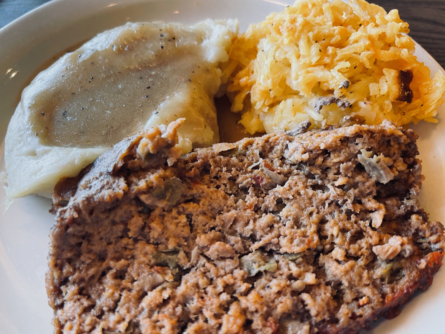 a plate of meatloaf and mashed potatoes