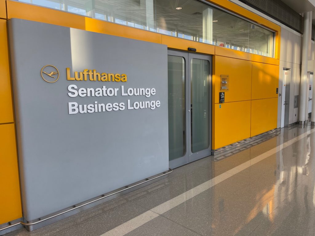 Review Lufthansa Lounge Washington Dulles (IAD) Live and Let's Fly