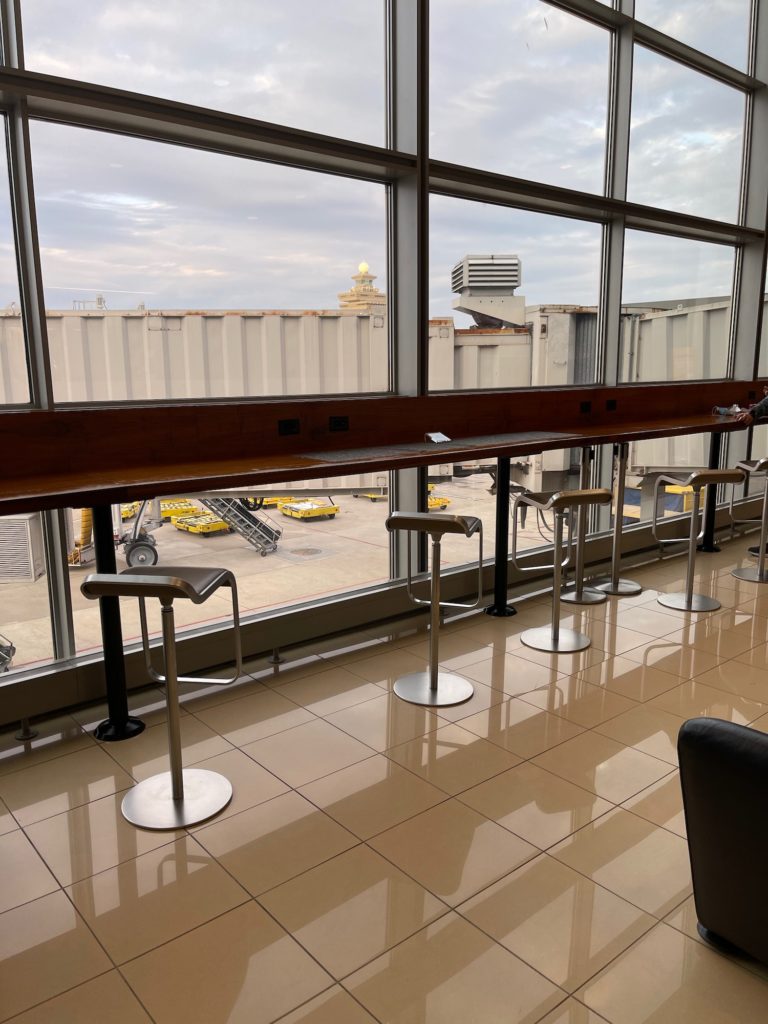 Review Lufthansa Lounge Washington Dulles (IAD) Live and Let's Fly