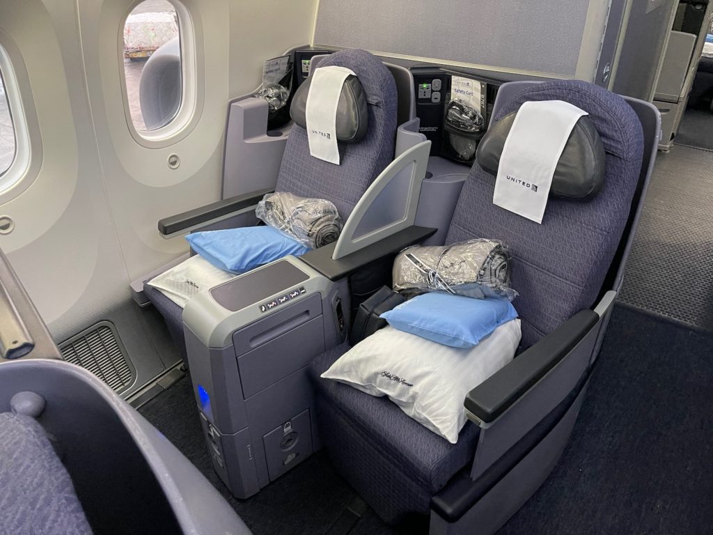 Review: United Airlines 787-8 Polaris Business Class [2021] - Live and ...