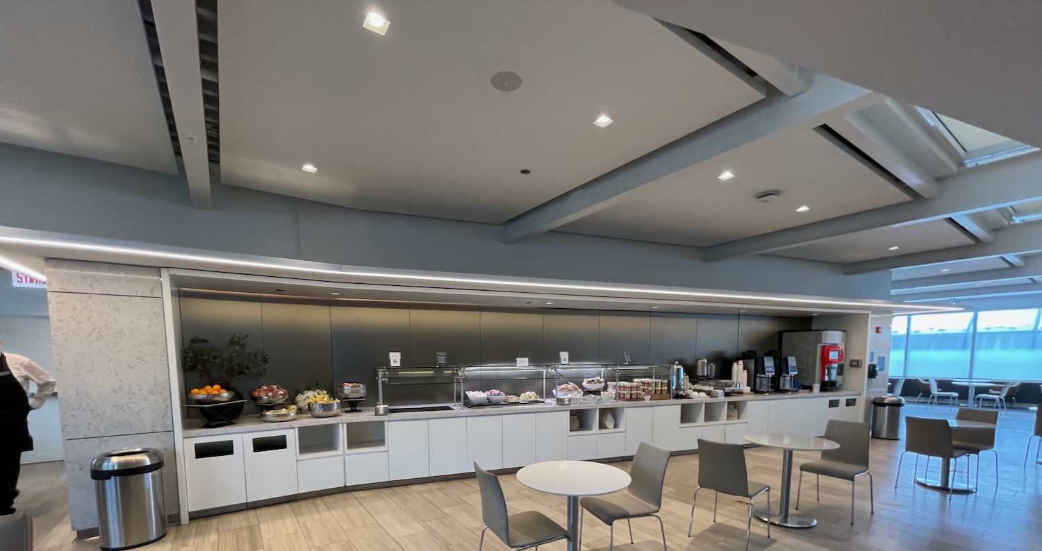 ORD: United Airlines United Club (Gate B6) Reviews & Photos