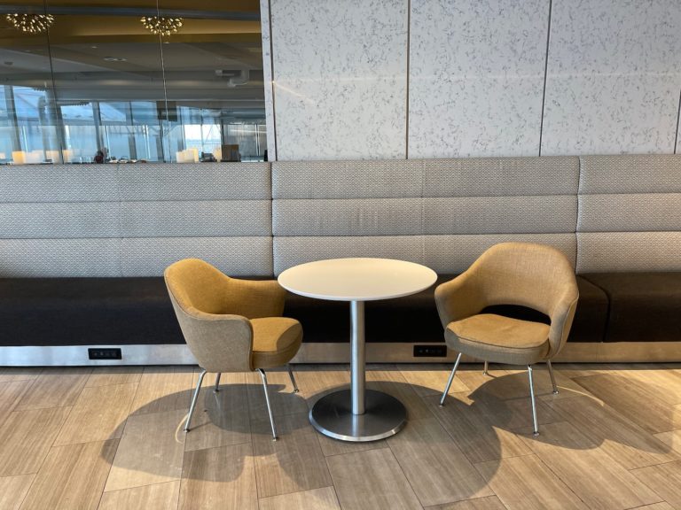 Review: United Club Chicago O’Hare (ORD - B6) - Live And Let's Fly