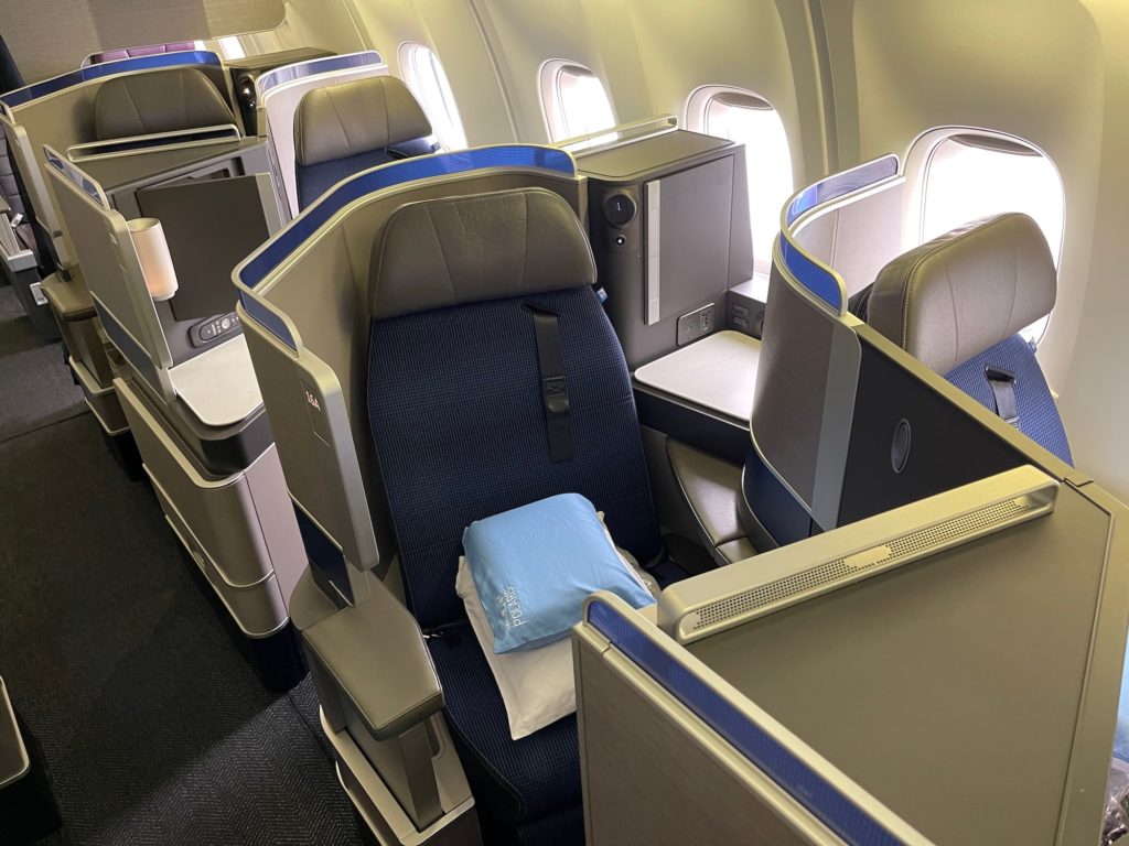 Review: United Airlines 767-300ER Business Class - Live and Let's Fly