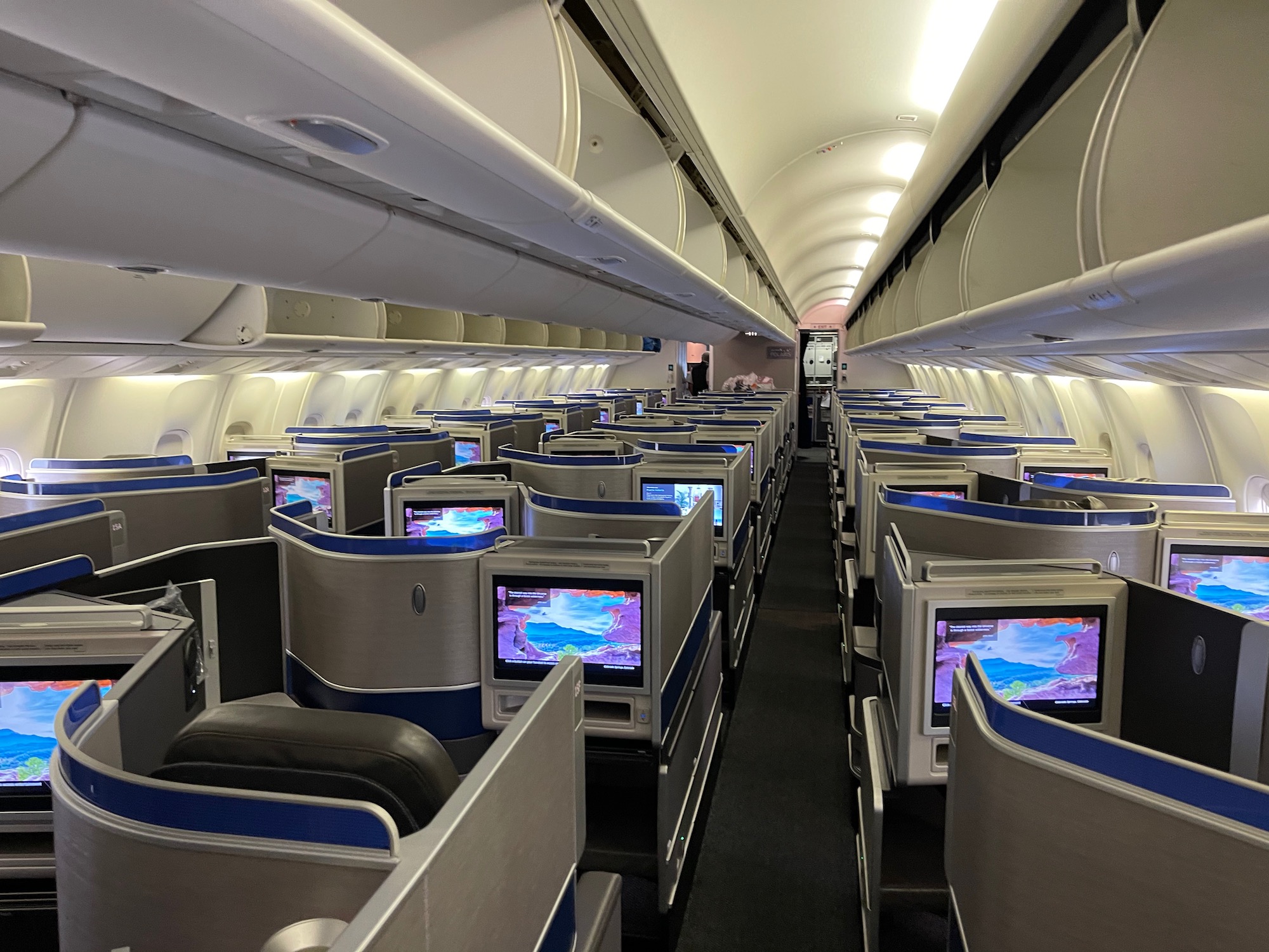 United Airlines 767-300 46J Business Class Review