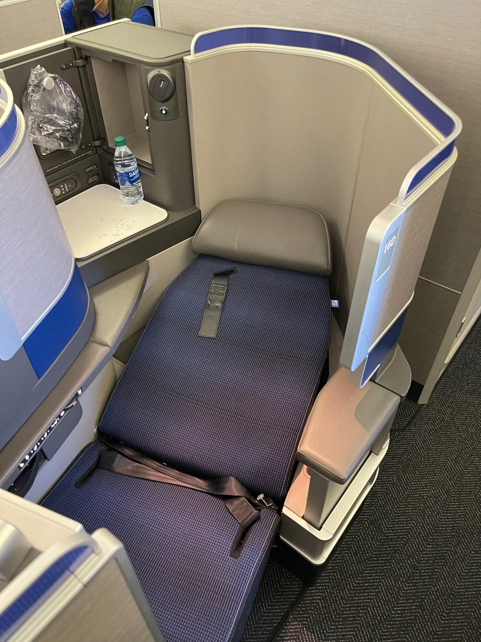 Review: United Airlines 767-300ER Business Class - Live and Let's Fly