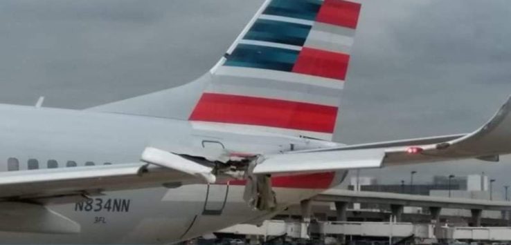 American Airlines 737-800 Lamp Post