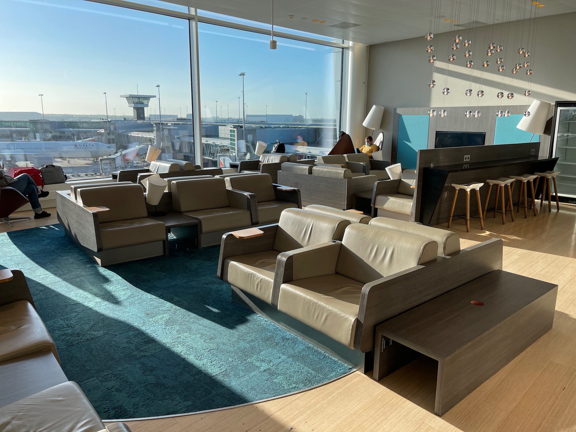 Review: Aspire Lounge 41 Amsterdam (AMS) - Live and Let's Fly