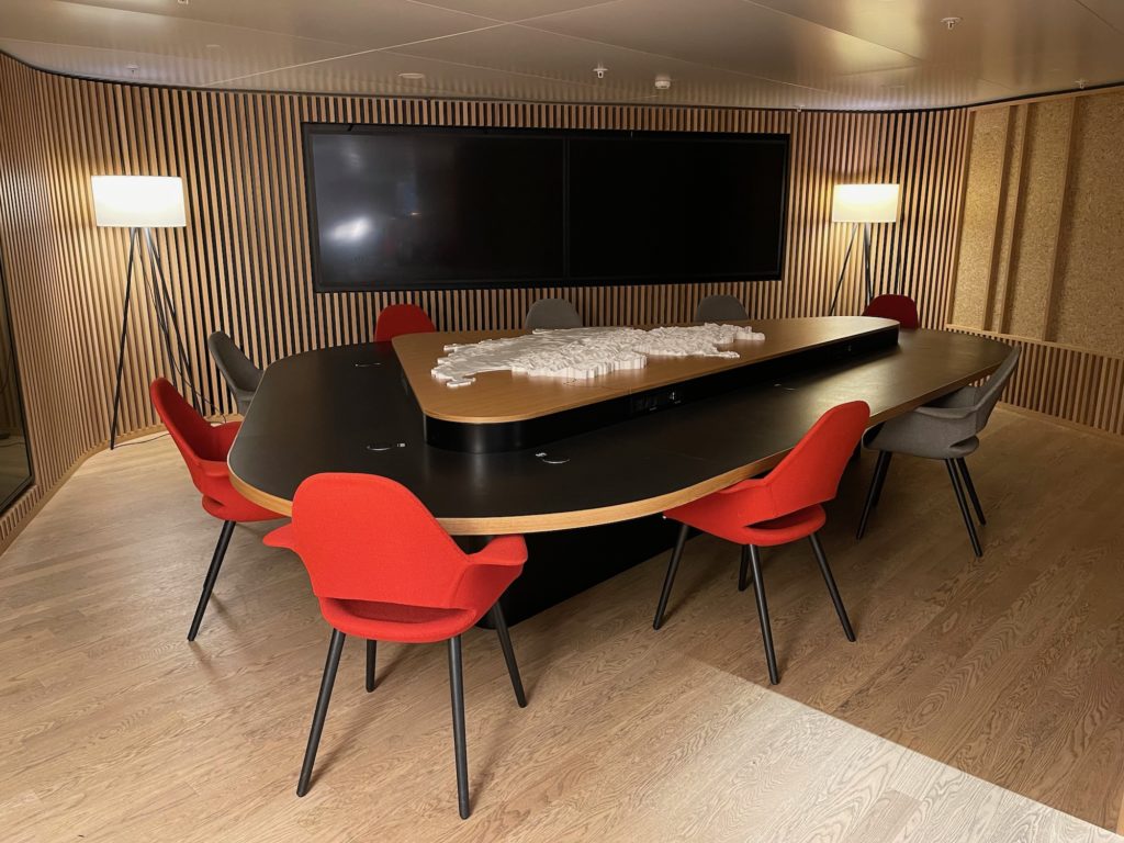 Delicious Dinner In SWISS Lounge Zurich Live and Let's Fly