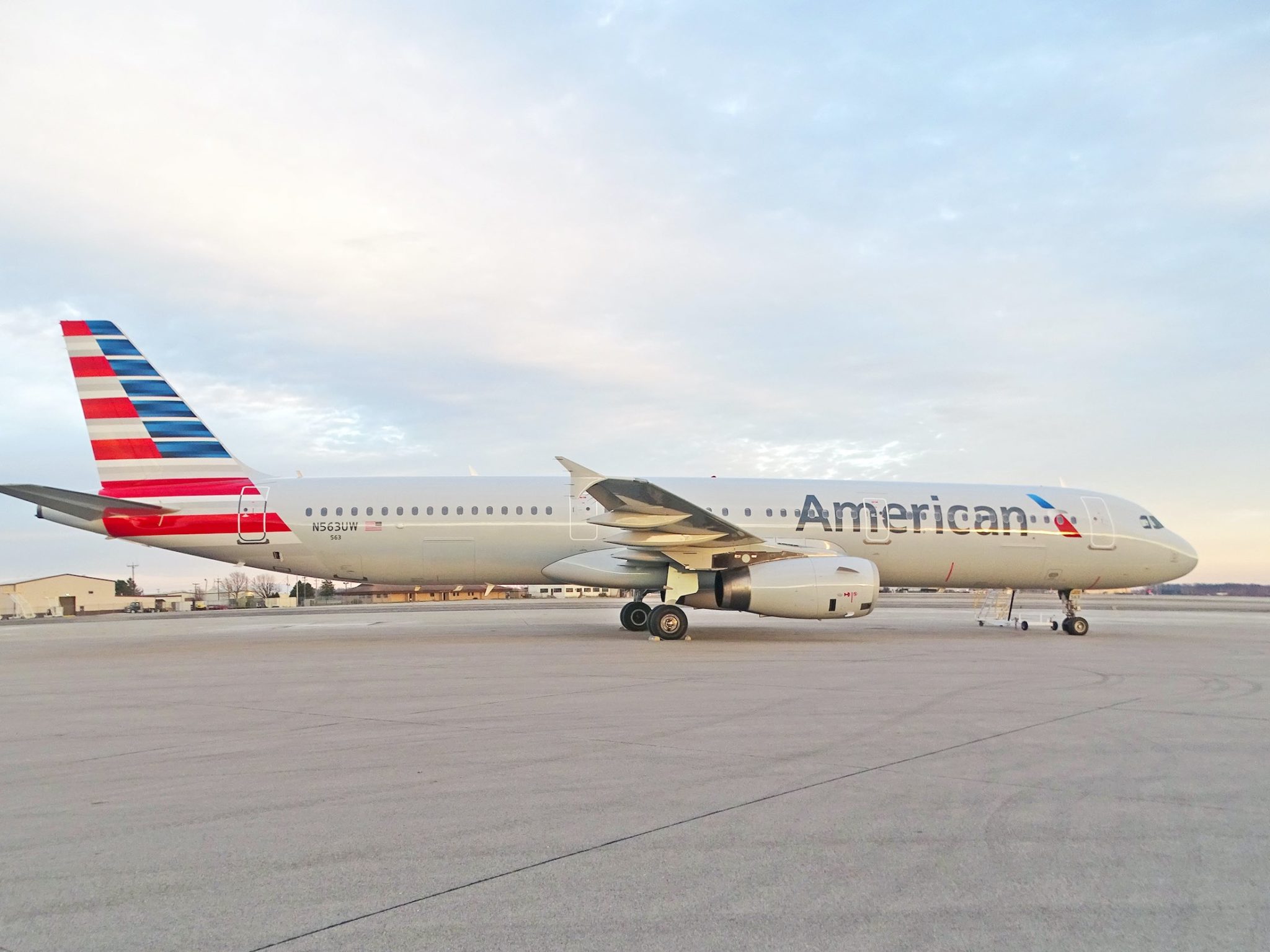 meltdown-american-airlines-cancels-or-delays-over-1-000-flights-live