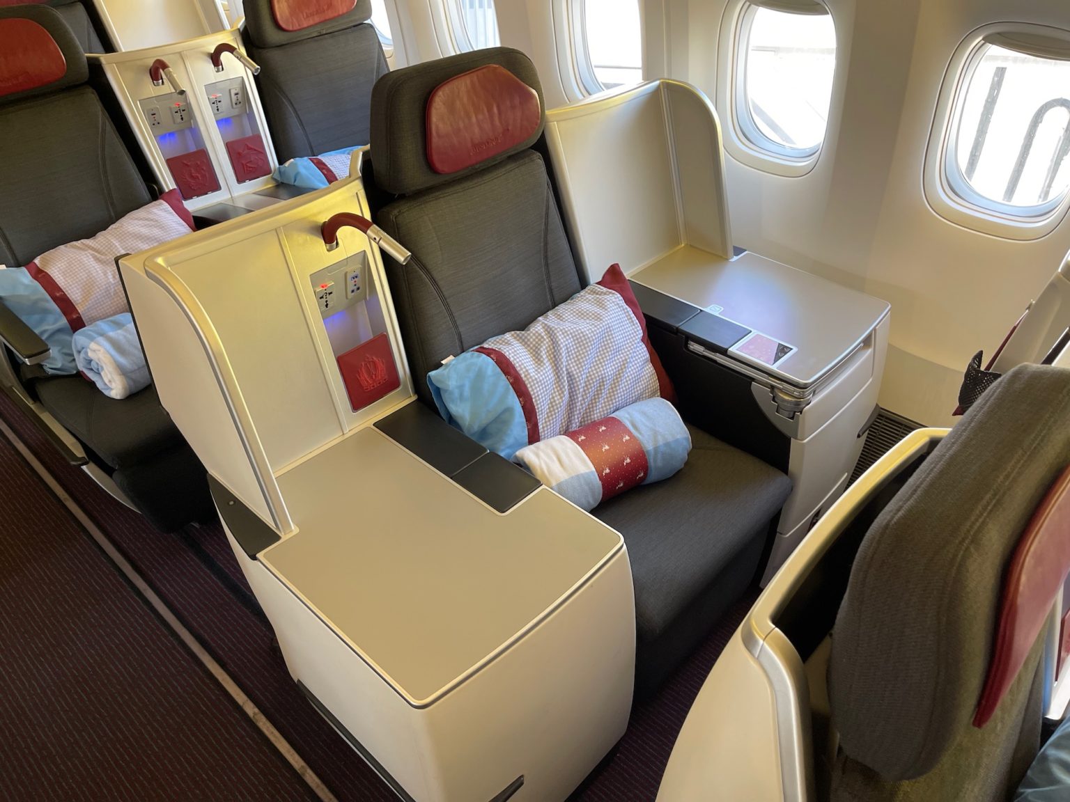 First Impressions: Austrian Airlines 777 Business Class - Live and Let ...