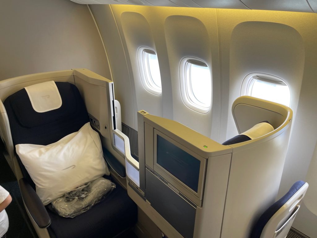 First Impressions: British Airways 777-300 Business Class - Live And ...