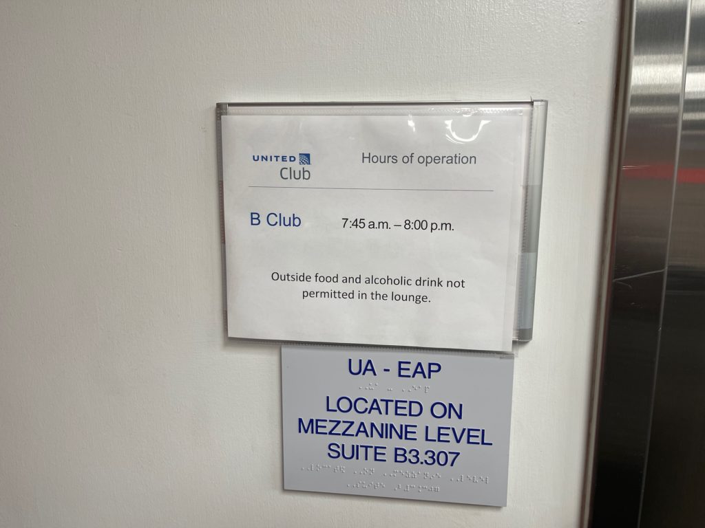 Review United Club Houston (IAH Terminal B) Live and Let's Fly