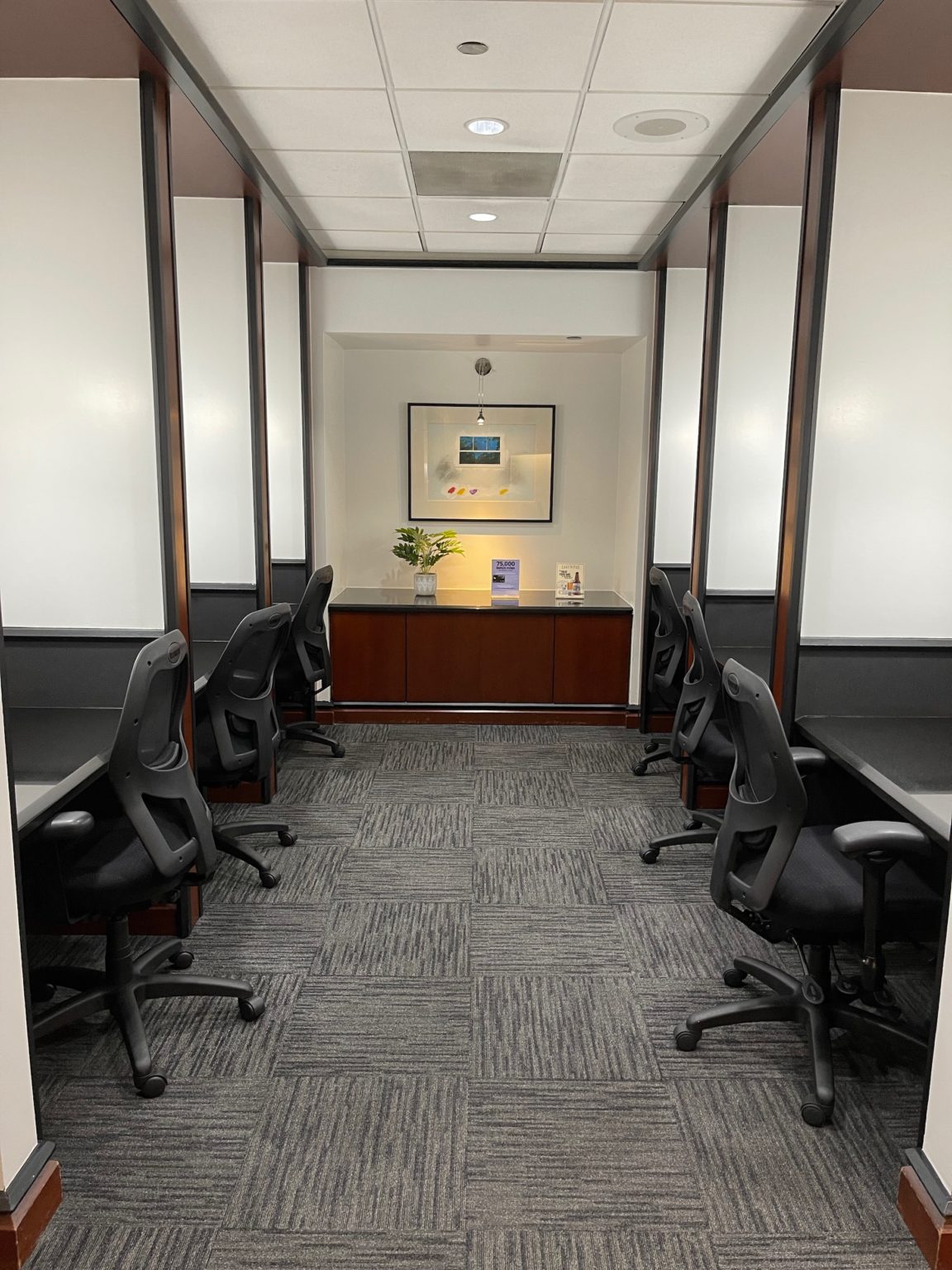 Review United Club Houston (IAH Terminal B) Live and Let's Fly