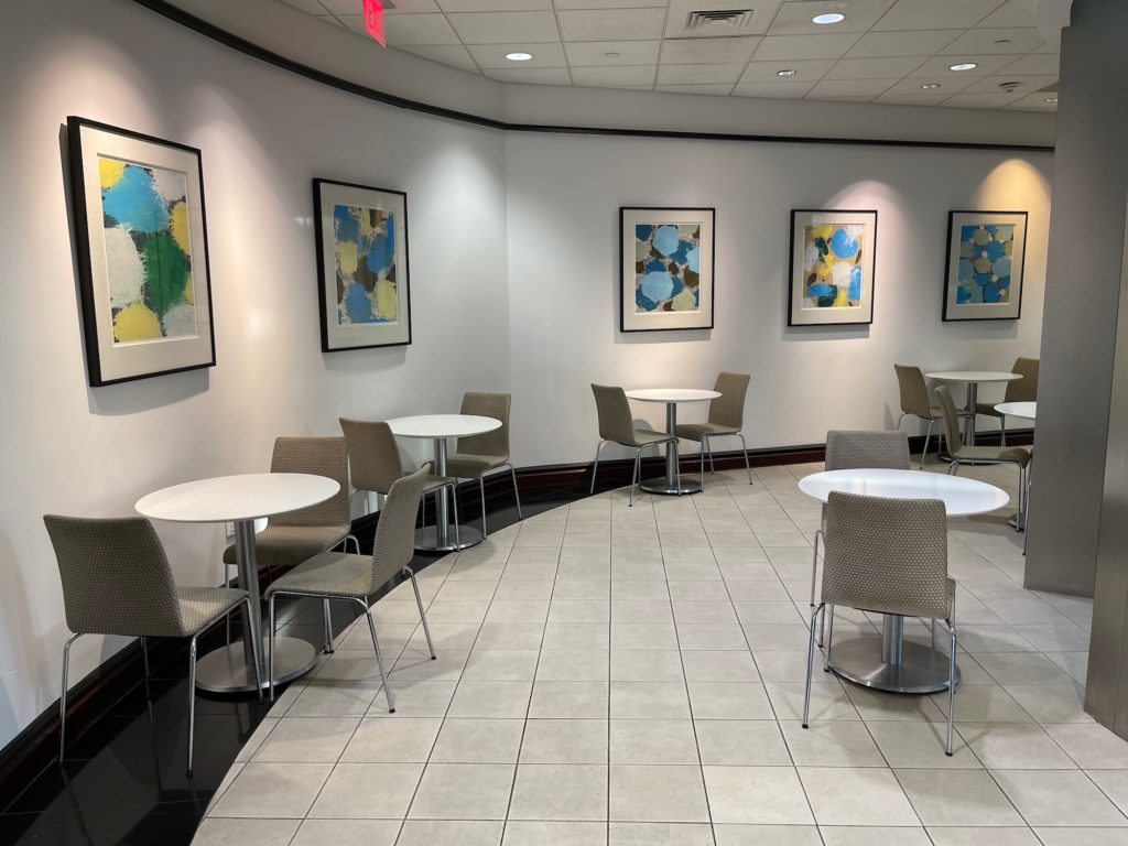 Review United Club Houston (IAH Terminal E) Live and Let's Fly