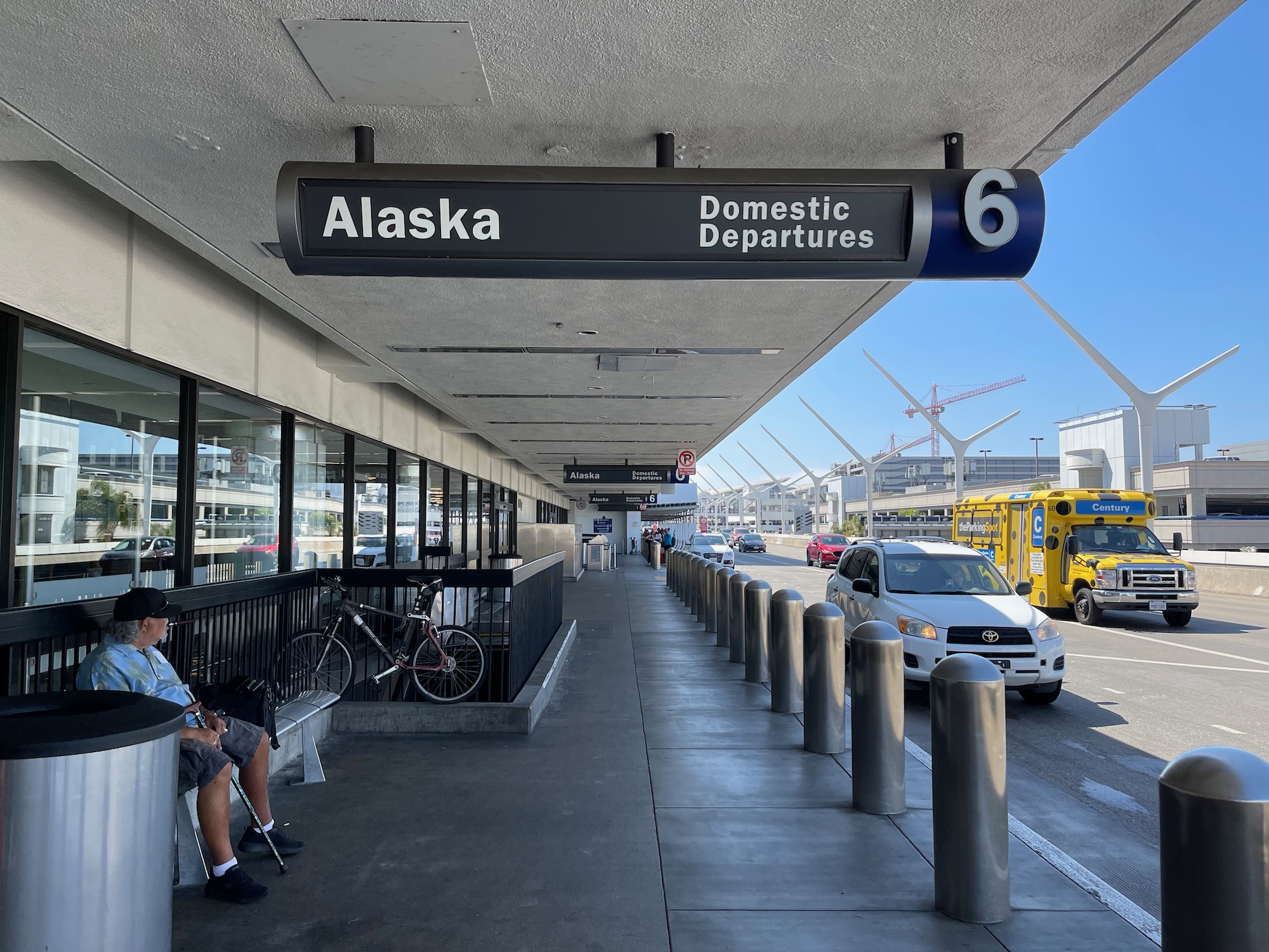 Alaska Airlines to grant early boarding to guests wearing a