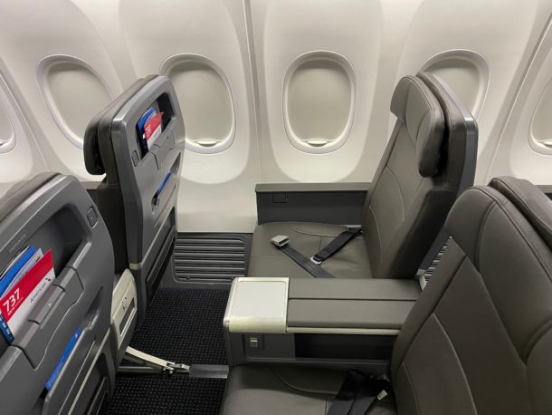 Review: American Airlines 737-800 First Class - Live and Let's Fly