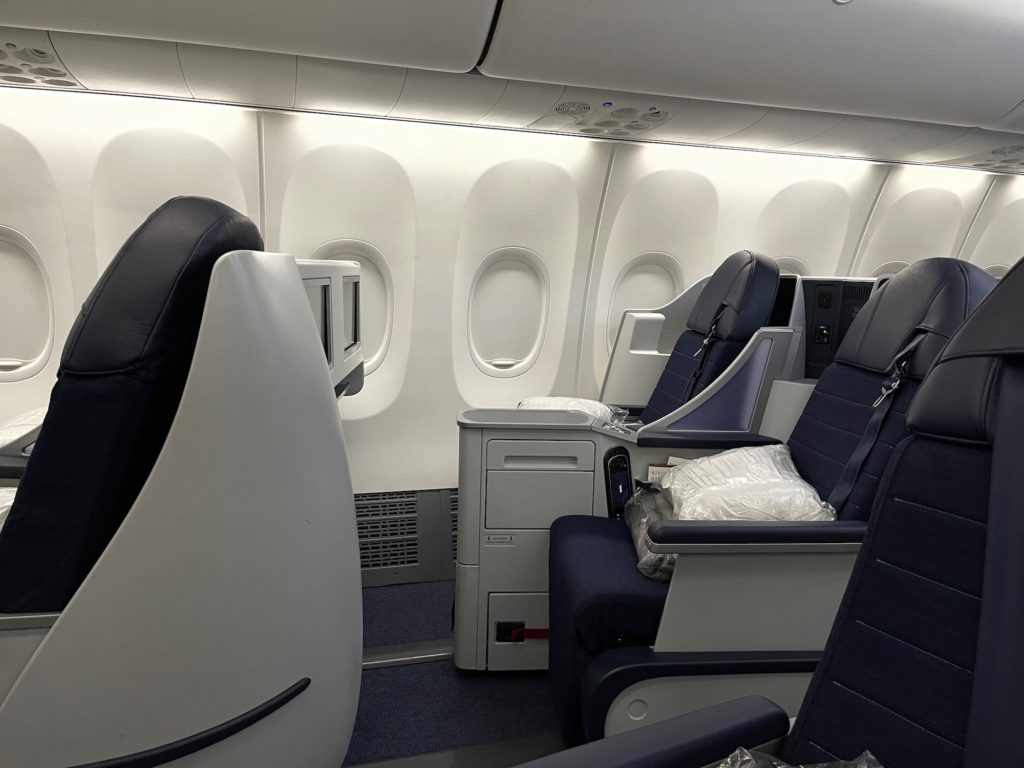 Review: Copa Airlines 737 MAX Business Class - Live and Let's Fly