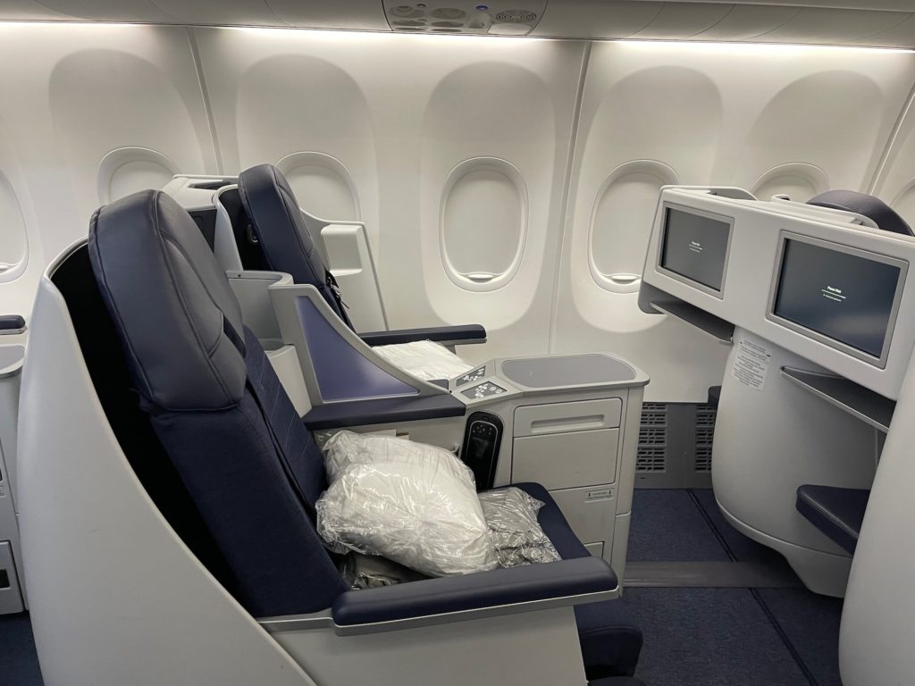 Review: Copa Airlines 737 MAX Business Class - Live and Let's Fly