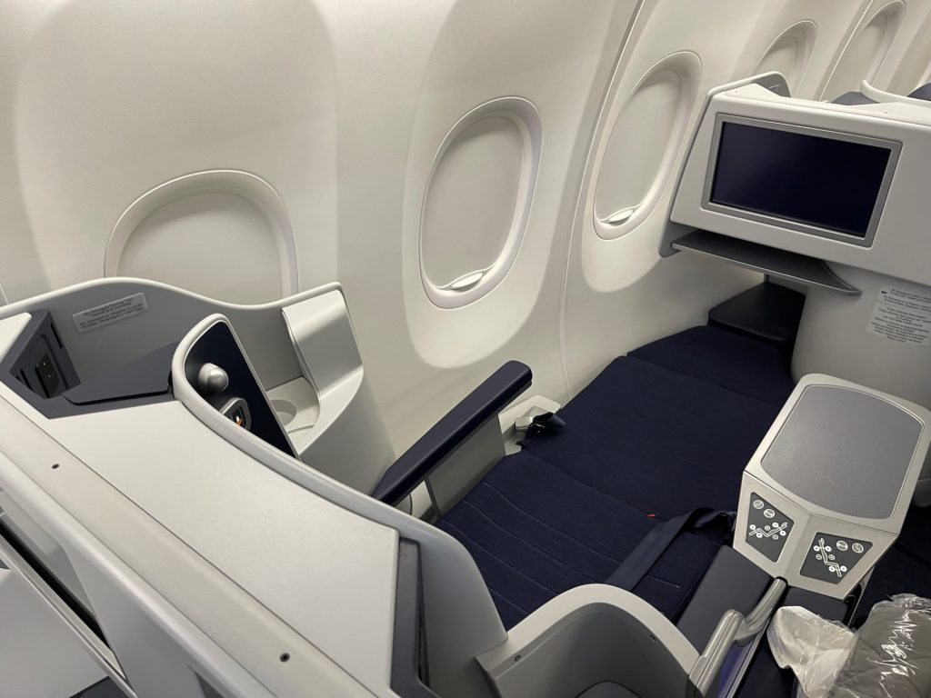 Review: Copa Airlines 737 MAX Business Class - Live and Let's Fly