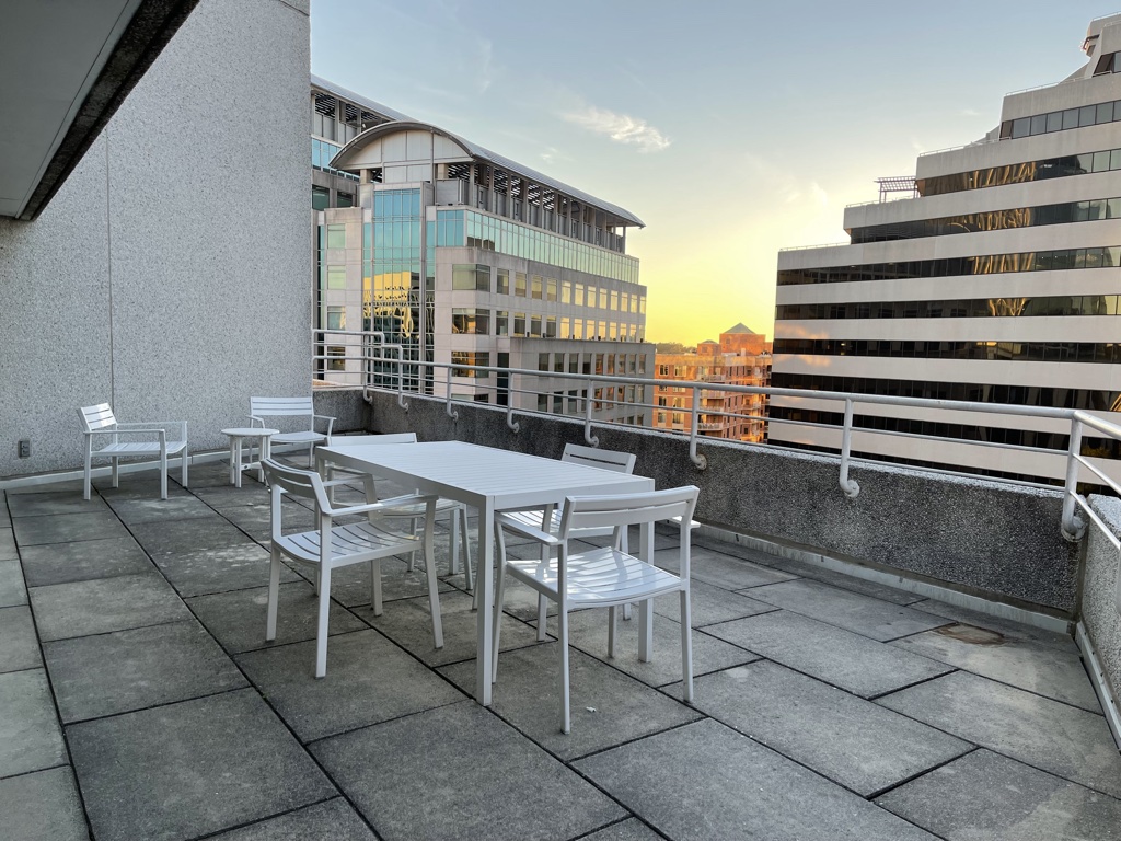 Hyatt Regency Bethesda ouotdoor space