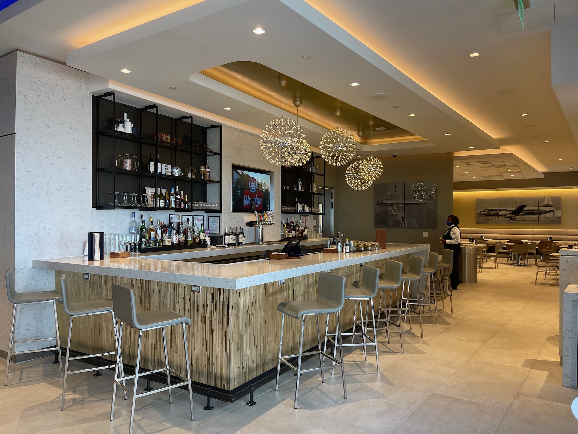 Review: United Club Dallas - Fort Worth (DFW) - Live and Let's Fly