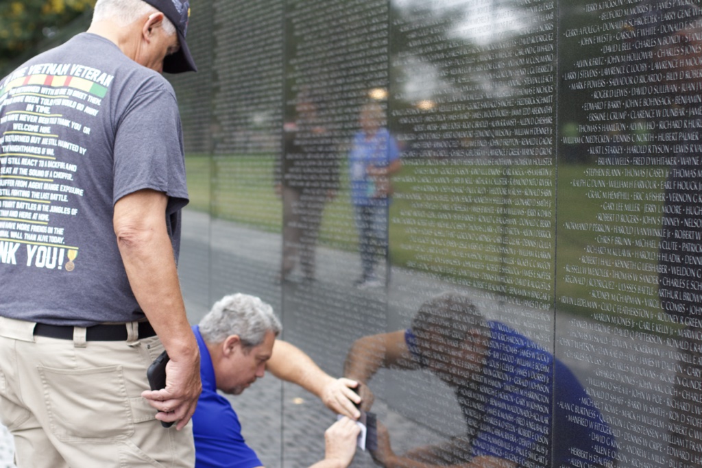 Veteran makes impression at The Wall at the Vietnam War Memorial