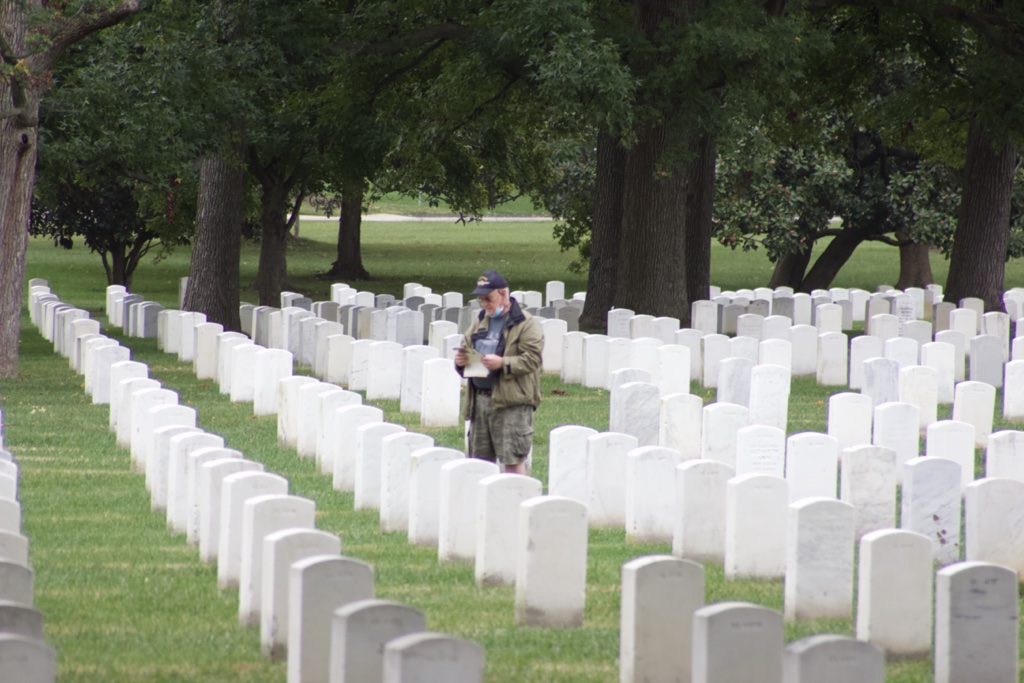 Veteran searches for headstone Arlington National Cemetery