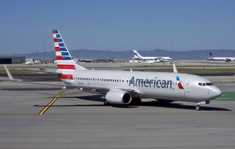 American Airlines 737-800 Veers Off Runway At Charlotte Airport - Live ...