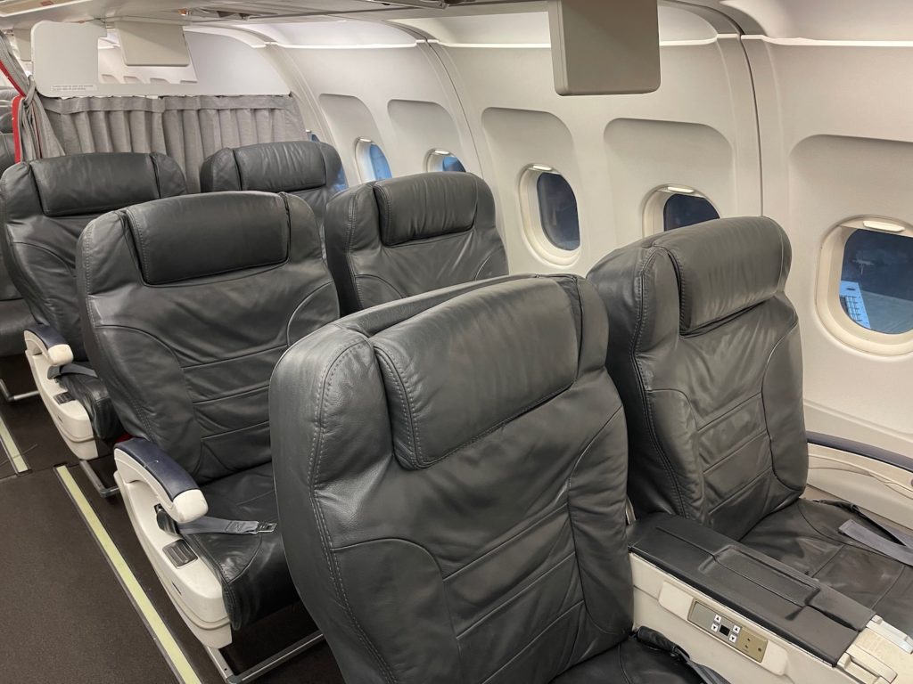 Review: Avianca A320 Business Class - Live and Let's Fly