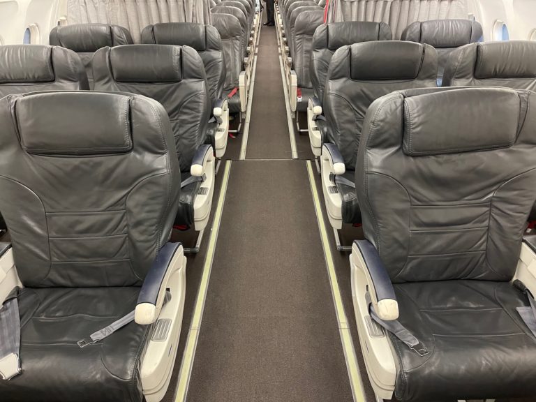 Review: Avianca A320 Business Class - Live And Let's Fly