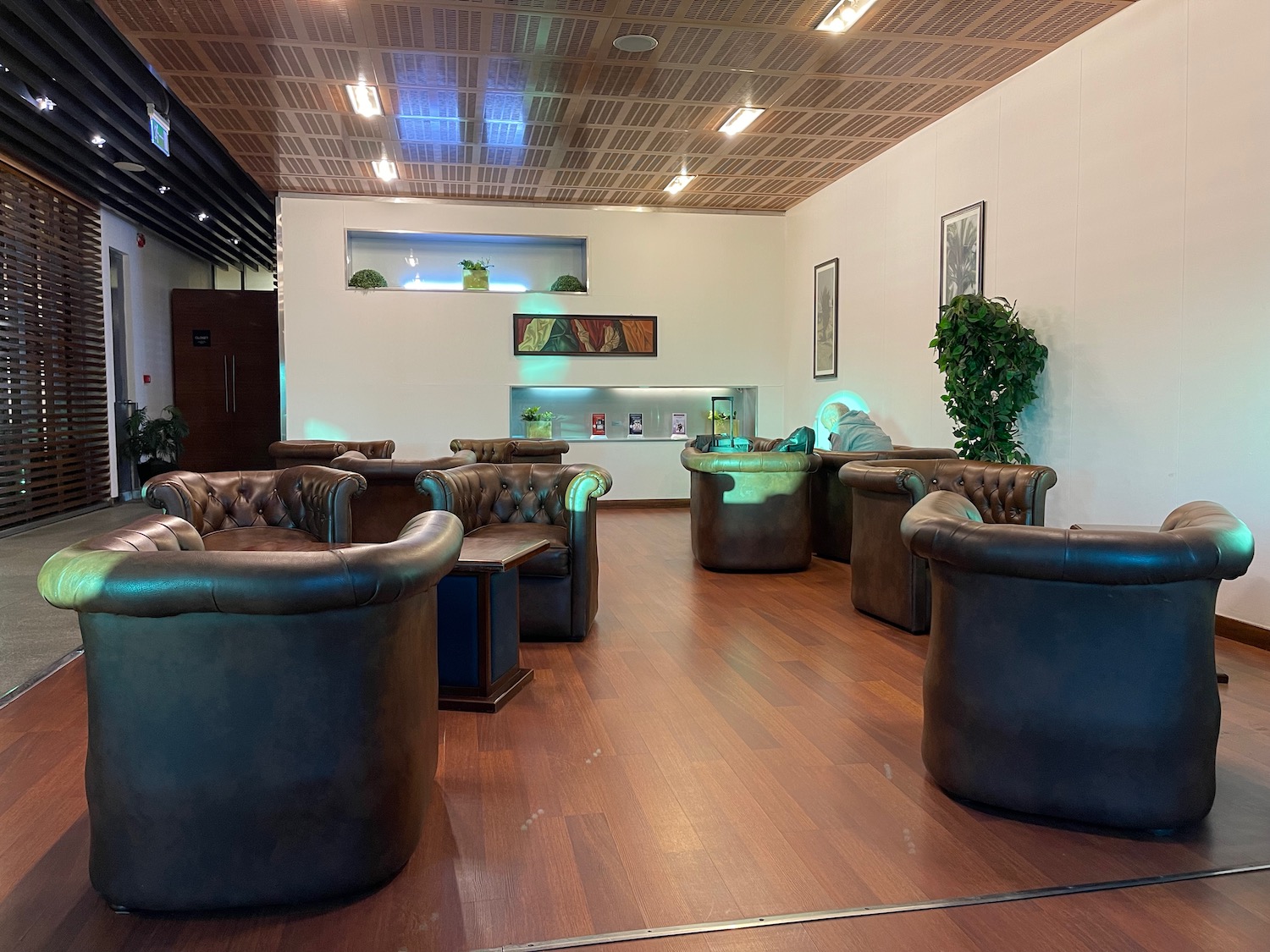 egyptair business class lounge cairo