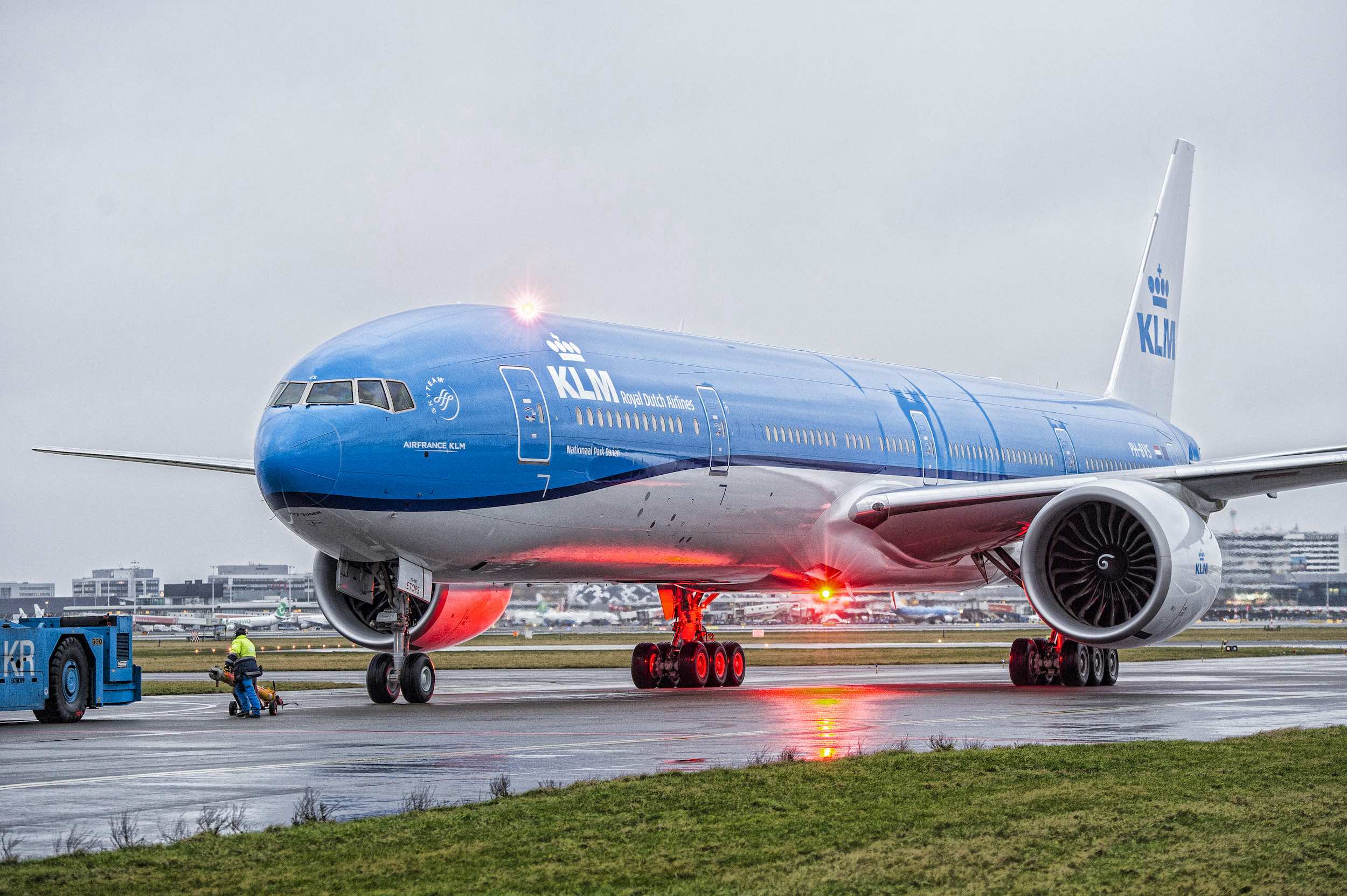 KLM 777-300ER With 350 Passengers From South Africa Trapped On Tarmac In Amsterd..