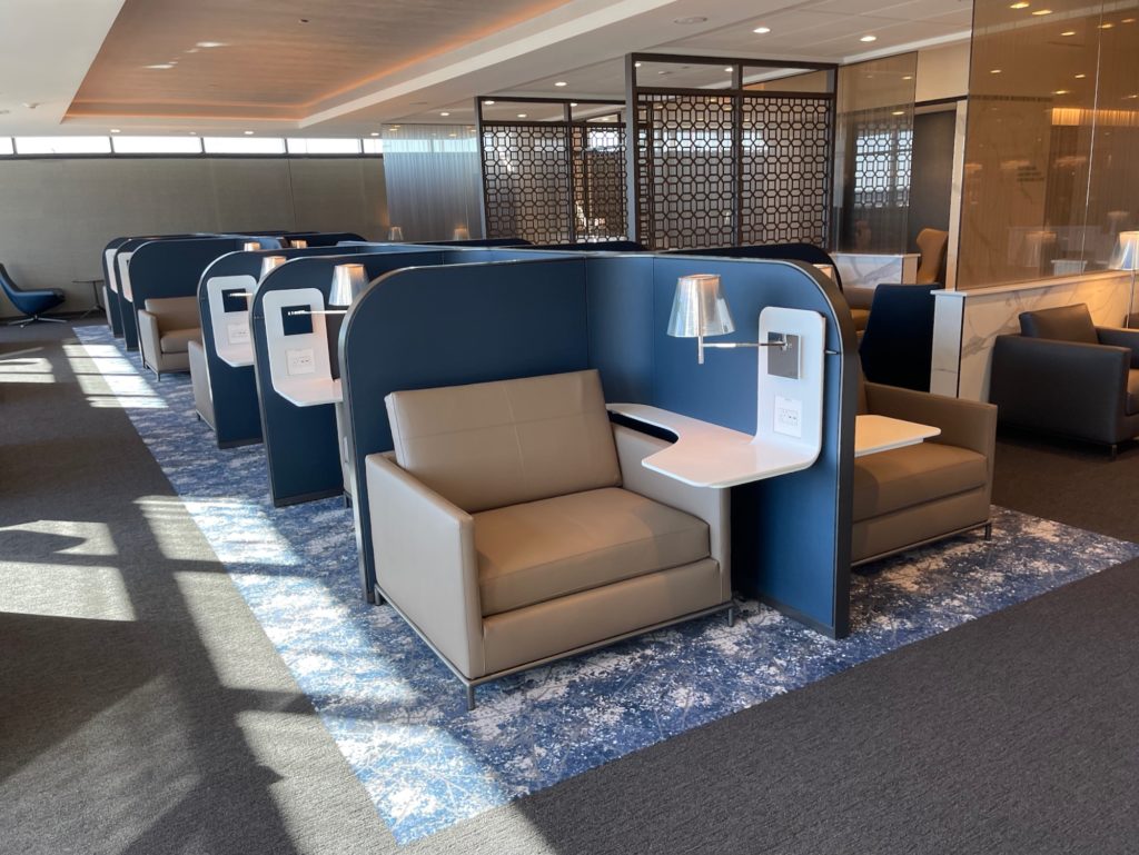 Review: United Airlines Polaris Lounge Washington Dulles (IAD) - Live ...