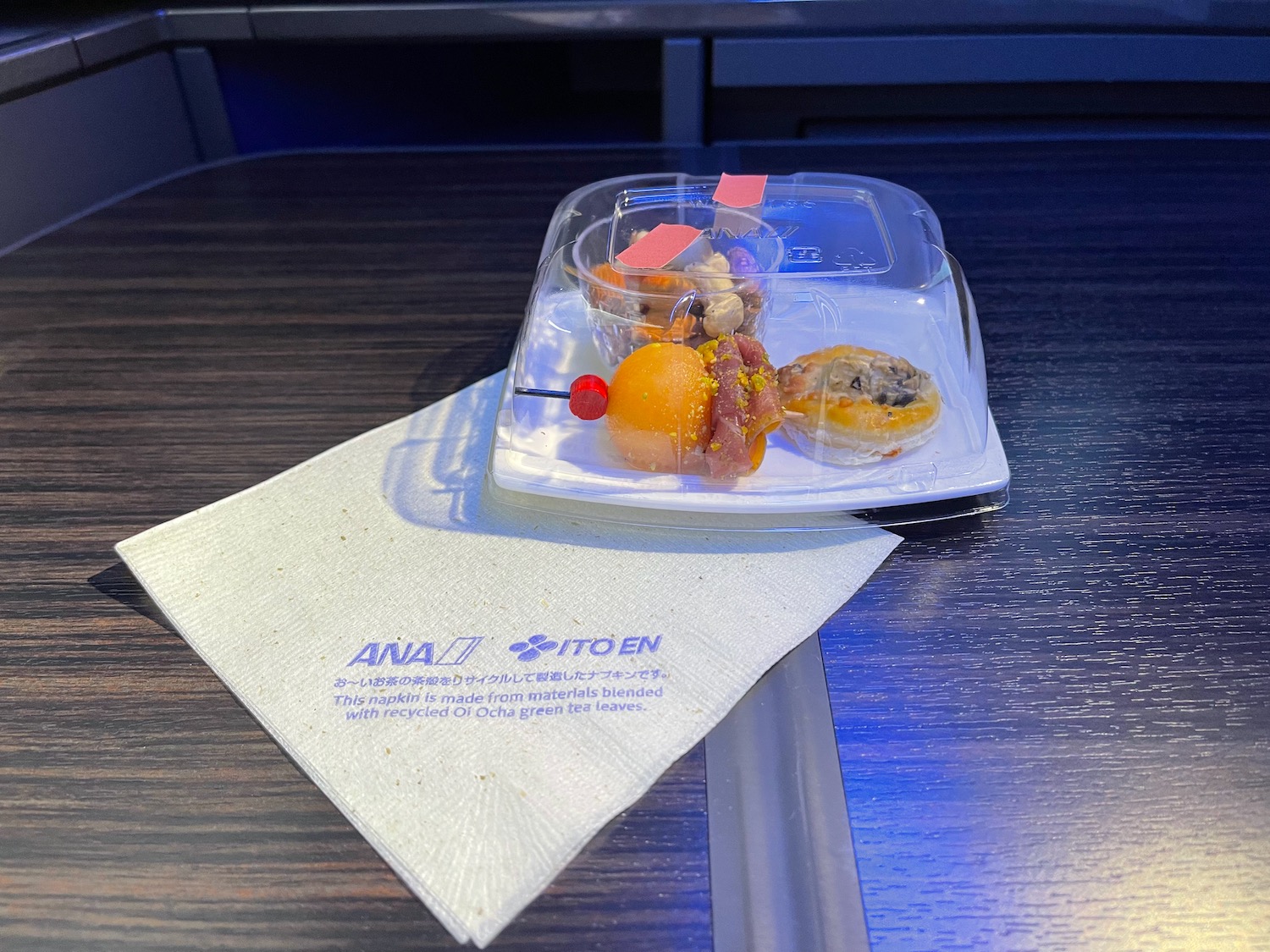 ANA 777 300ER Canapes 1