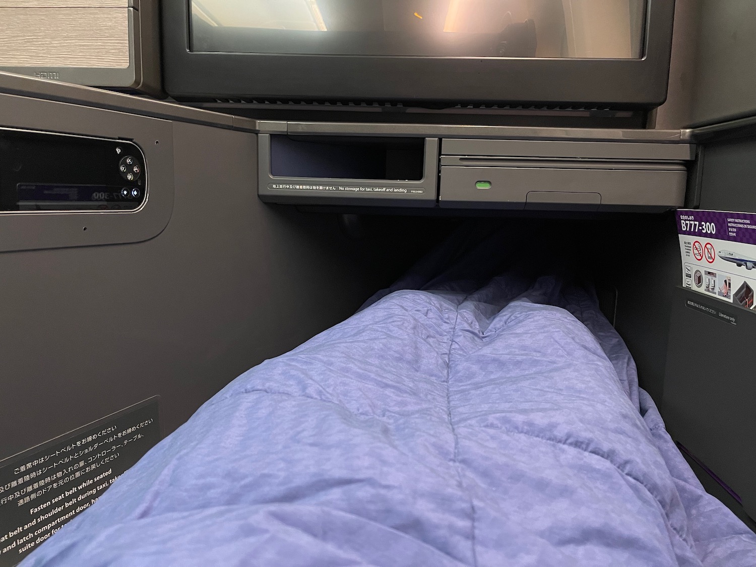 ANA 777 300ER The Room Business Class Review 104