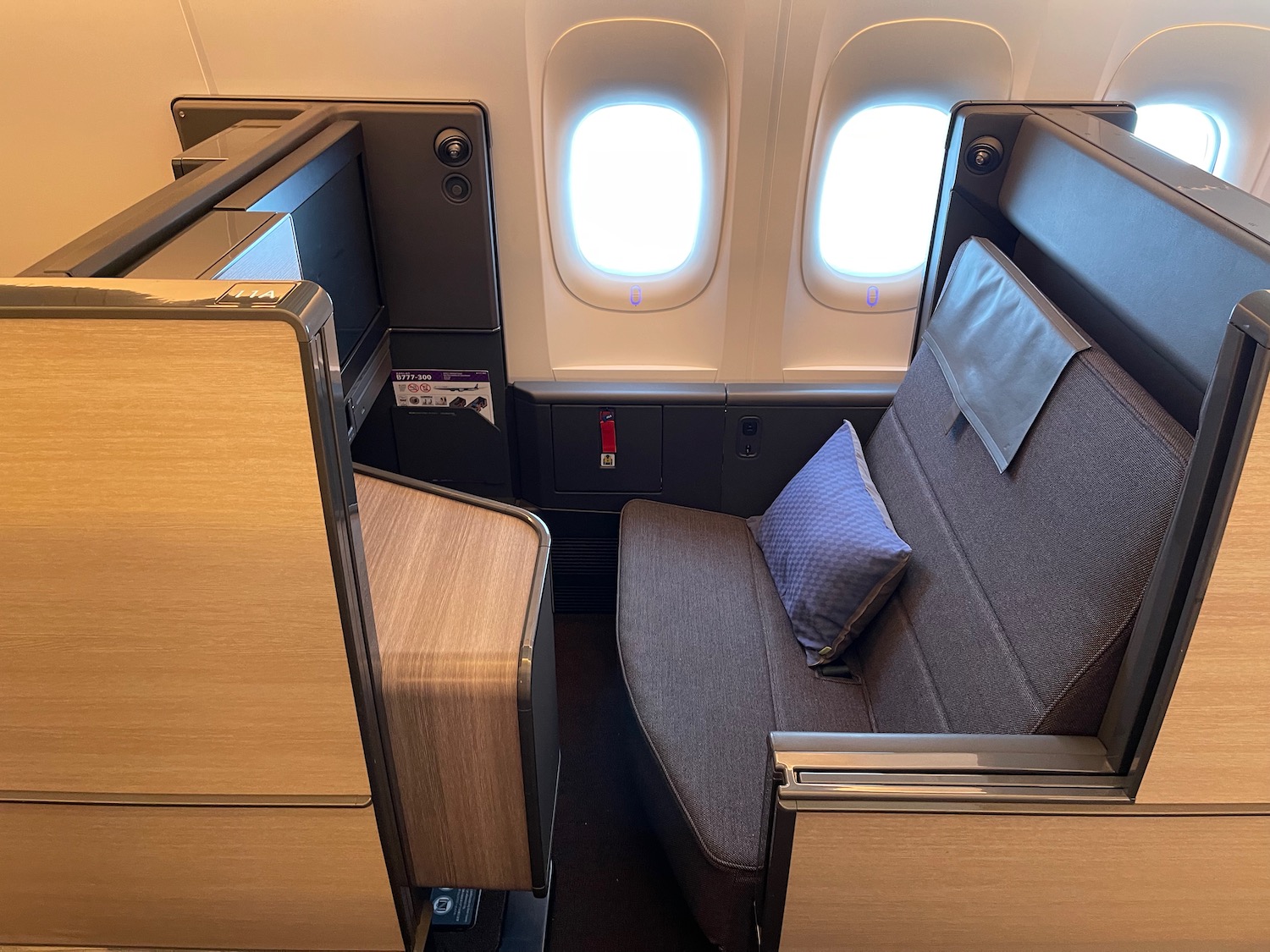 ANA 777 300ER The Room Business Class Review 123