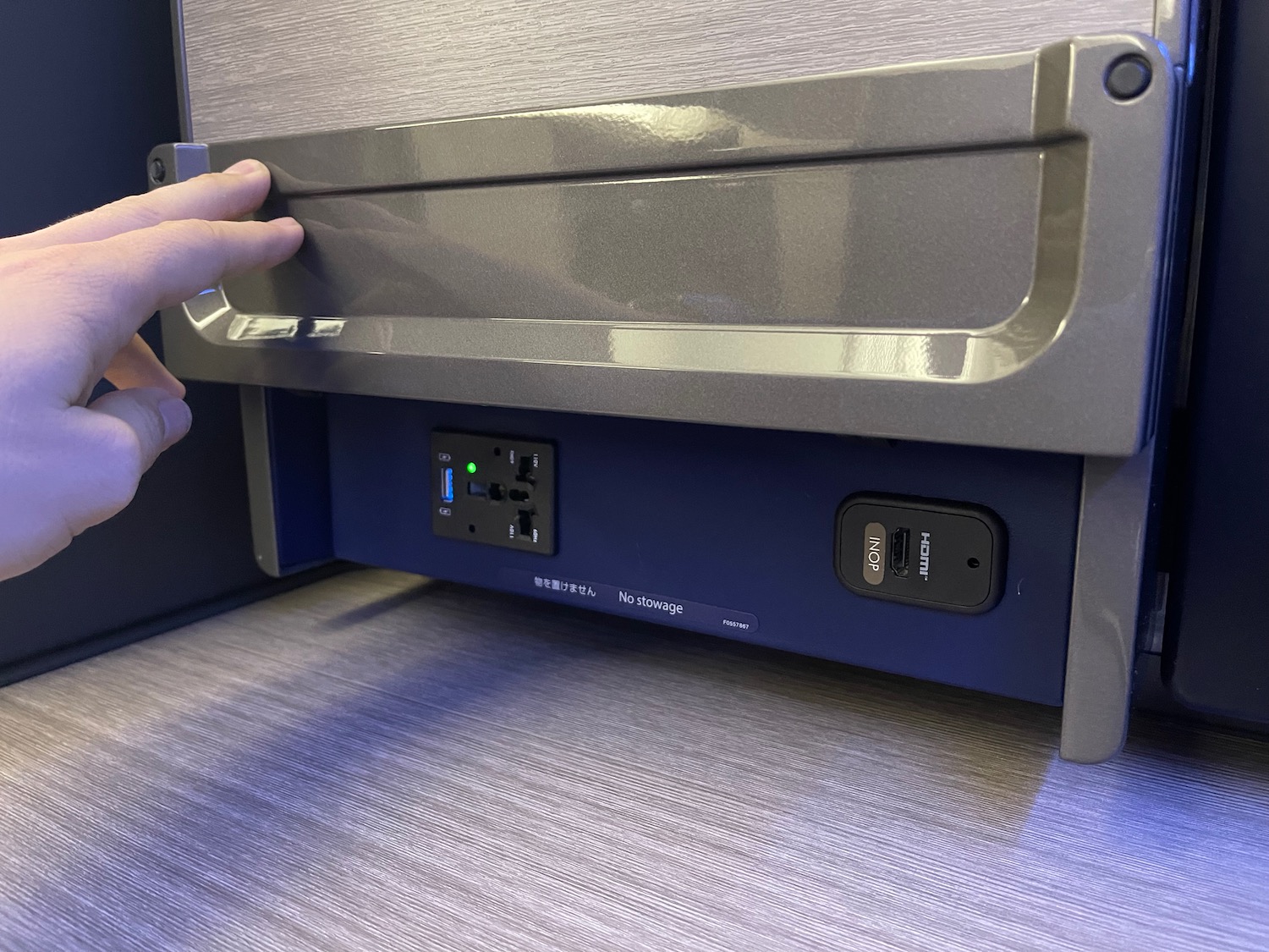 ANA 777 300ER The Room Business Class Review 95