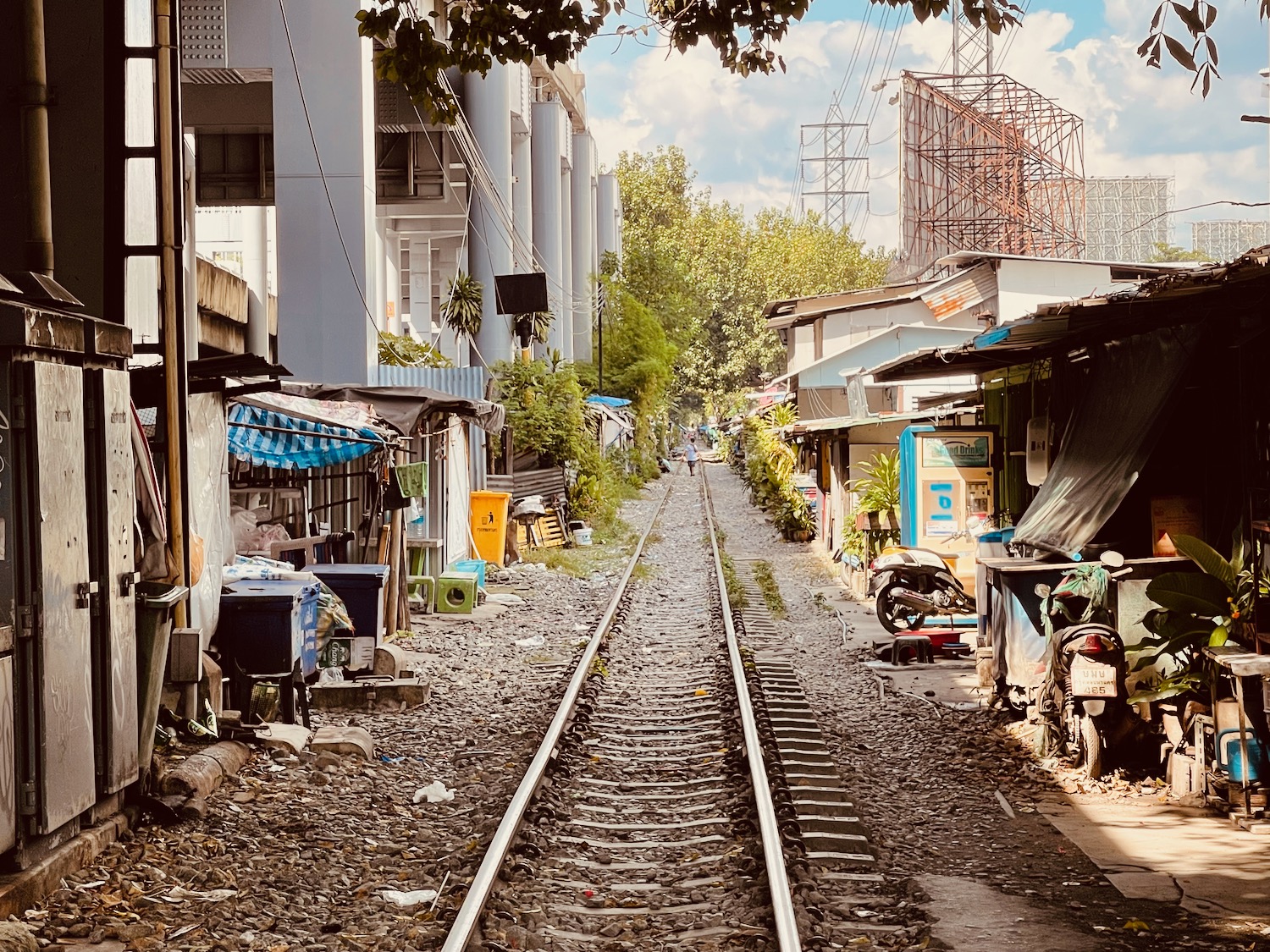 a train tracks between buildings