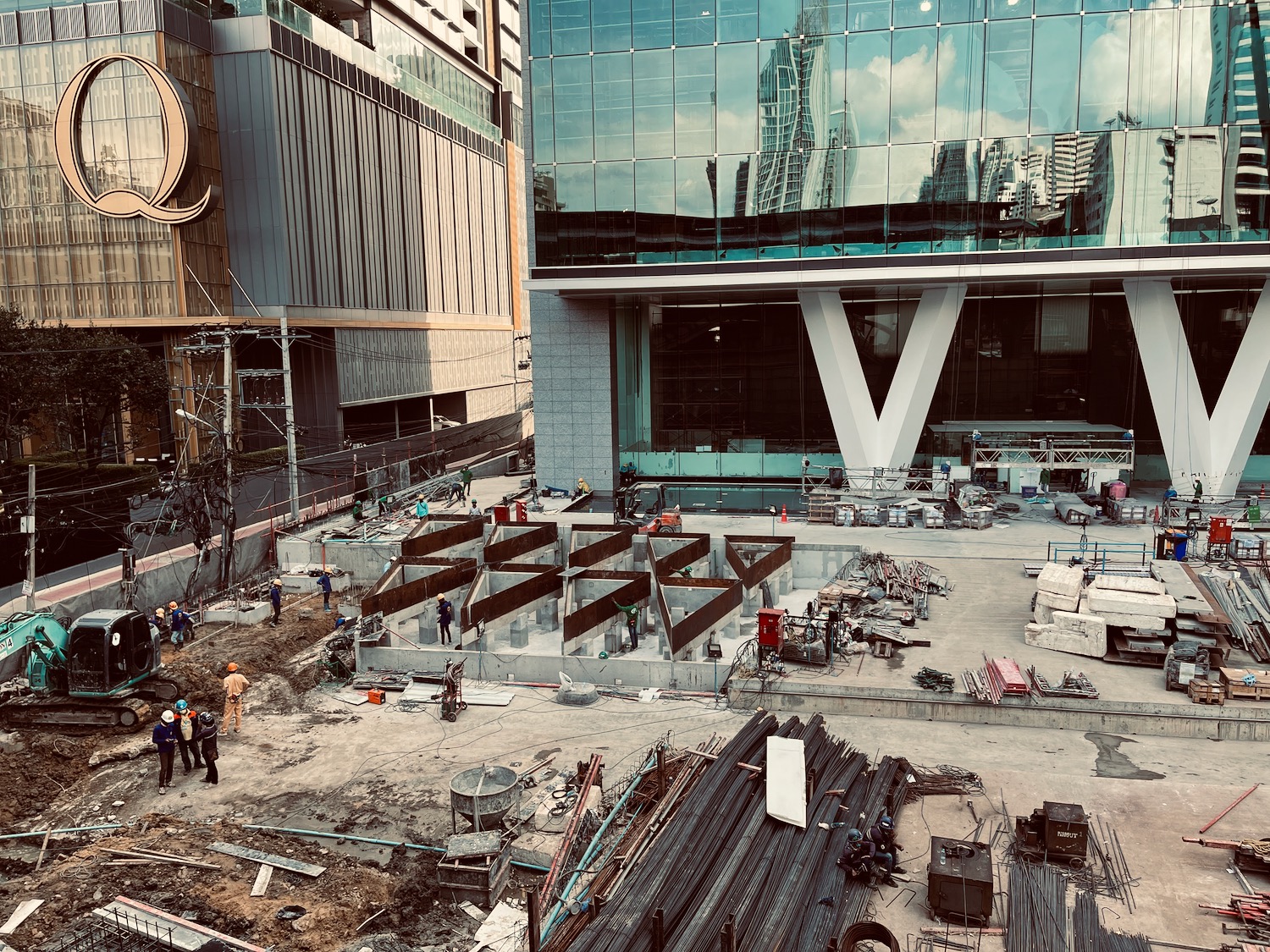 a construction site with many people and buildings