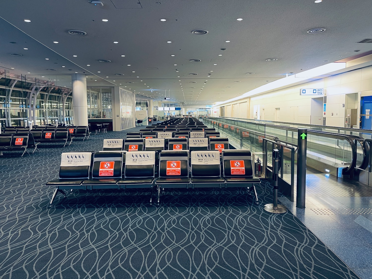 a row of chairs in an airport