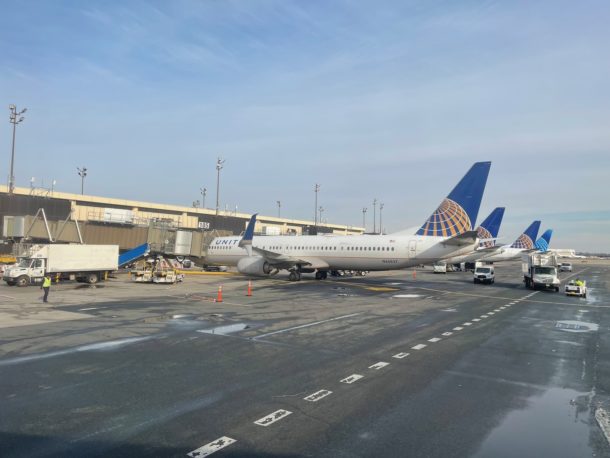 United Airlines Segment Run - Los Angeles To Washington Via Orlando And ...