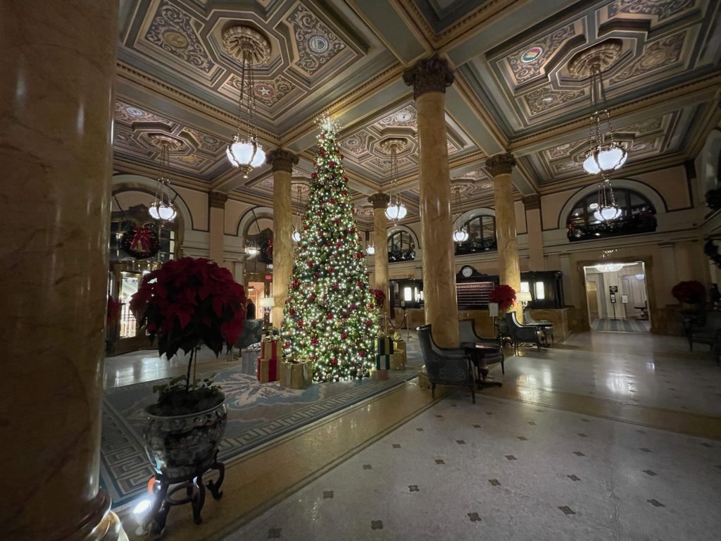 Photo Essay: Christmas At The Willard Hotel - Live and Let's Fly