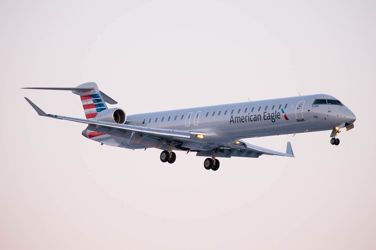 COMAIR AVIATION ACADEMY ORLANDO DELTA CONNECTION CRJ JET PILOT TRAINING  HIRED AD